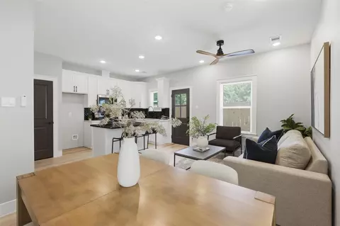 4719 Mallow St, Houston, TX 77033