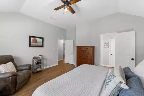 Bedroom - 606 Walnut St, Sweeny, TX 77480 photo 4 of 5