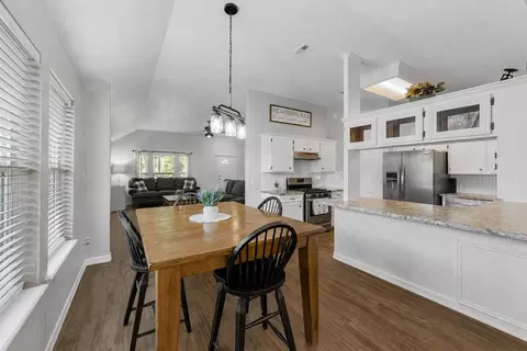 Dining - 606 Walnut St, Sweeny, TX 77480 photo 4 of 5