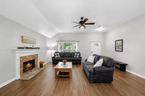 Living - 606 Walnut St, Sweeny, TX 77480 photo 2 of 2