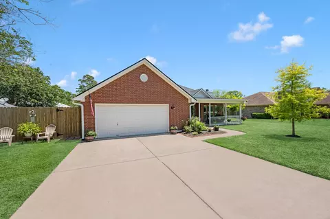 Exterior - 606 Walnut St, Sweeny, TX 77480 photo 2 of 5
