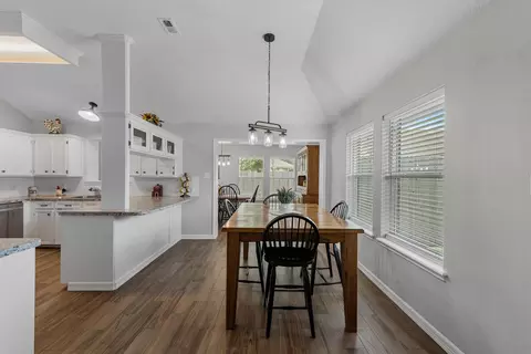 Dining - 606 Walnut St, Sweeny, TX 77480 photo 3 of 5