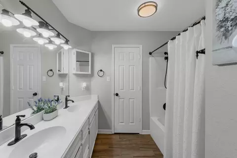 Bath - 606 Walnut St, Sweeny, TX 77480 photo 1 of 3