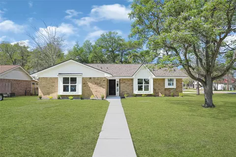 2100 Crestwood Dr, Richmond, TX 77469