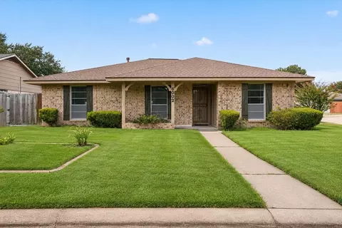 6002 Weeping Willow Rd, Houston, TX 77092