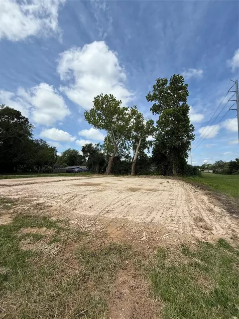 912 Roosevelt St, La Marque, TX 77568
