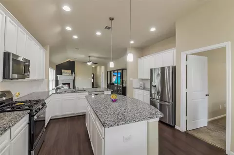 Kitchen - 23710 Walnut Maze Ct, Spring, TX 77389 photo 3 of 4