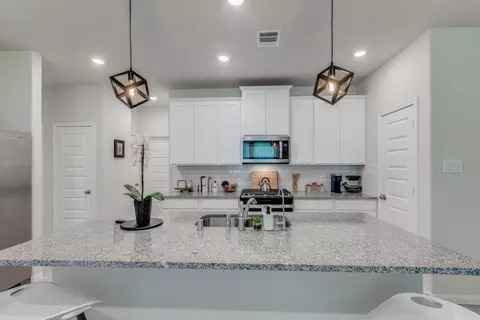 Kitchen - 17514 Rosette Grass Dr, Conroe, TX 77385 photo 3 of 6