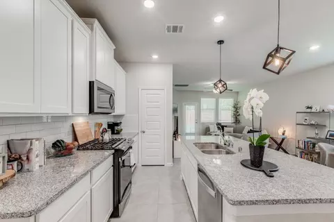 Kitchen - 17514 Rosette Grass Dr, Conroe, TX 77385 photo 6 of 6
