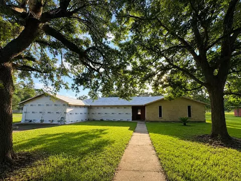 221 Tebo St, Ames, TX 77575