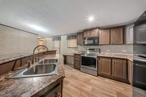 Kitchen - 16357 Summit Oaks, Conroe, TX 77303 photo 1 of 2