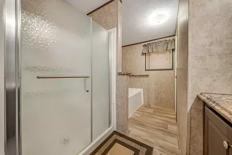 Bath - 16357 Summit Oaks, Conroe, TX 77303 photo 2 of 4
