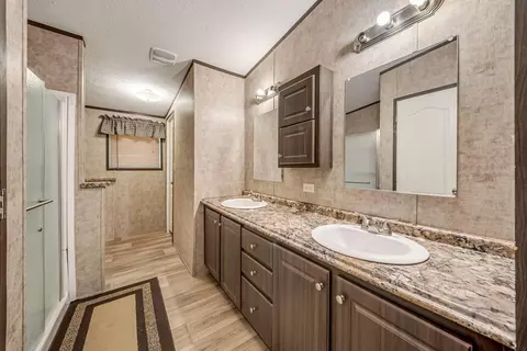 Bath - 16357 Summit Oaks, Conroe, TX 77303 photo 3 of 4