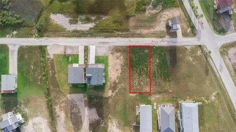 12914 Jean Lafitte Dr, Freeport, TX 77541