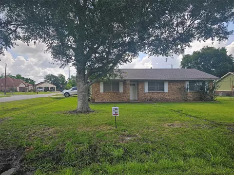 120 Ronald Ave, Bay City, TX 77414