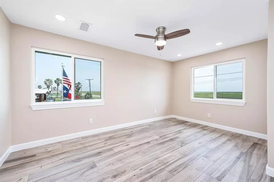 Bedroom - 26778 Fm 457, Sargent, TX 77414 photo 3 of 4