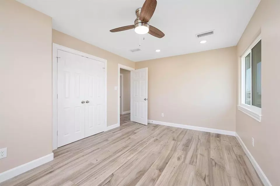 Bedroom - 26778 Fm 457, Sargent, TX 77414 photo 4 of 4