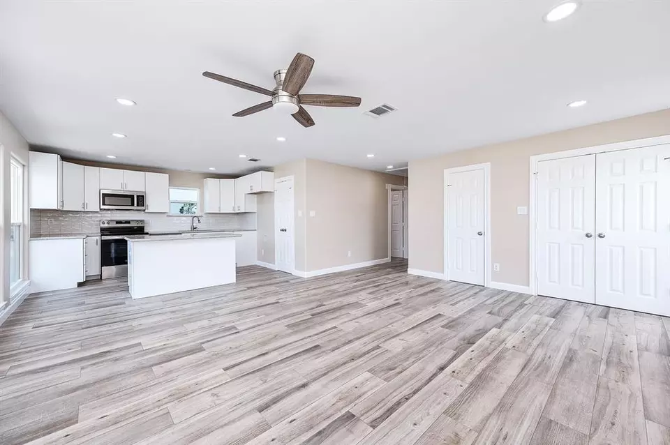 Living - 26778 Fm 457, Sargent, TX 77414 photo 2 of 3