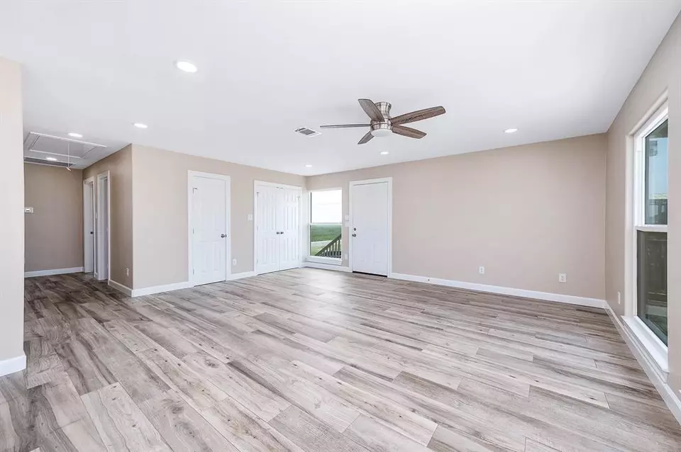 Living - 26778 Fm 457, Sargent, TX 77414 photo 3 of 3