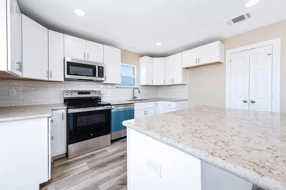 Kitchen - 26778 Fm 457, Sargent, TX 77414 photo 3 of 5