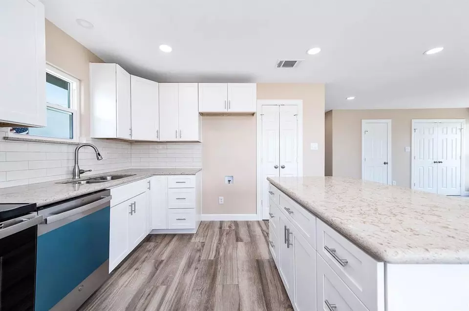 Kitchen - 26778 Fm 457, Sargent, TX 77414 photo 4 of 5