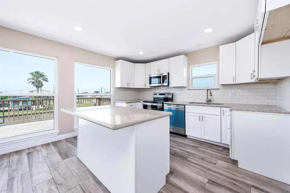 Kitchen - 26778 Fm 457, Sargent, TX 77414 photo 2 of 5