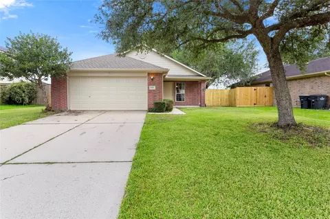 950 Wildwinn Dr, Alvin, TX 77511