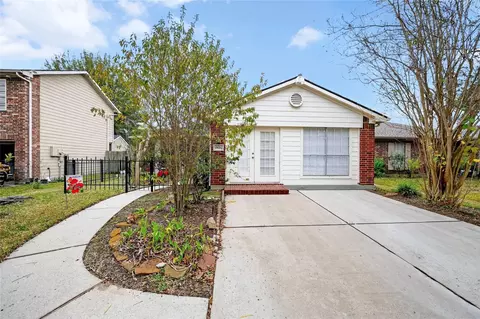 2135 Falling Oaks Rd, Houston, TX 77038