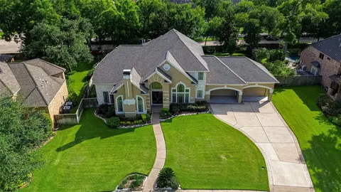 7706 Long Shadows Dr, Sugar Land, TX 77479