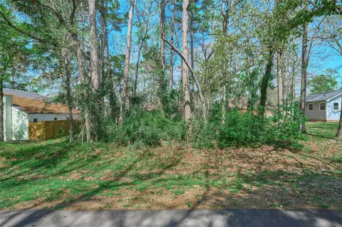 168 Mid Pines Dr, Conroe, TX 77304