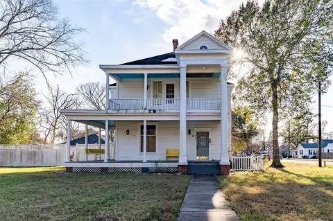 401 Hanover St, Edna, TX 77957