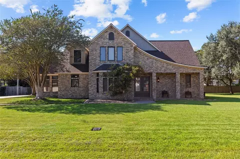 12315 Fisher Dr, Baytown, TX 77523