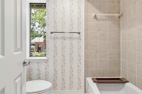 Bath - 9310 Windrush Dr, Spring, TX 77379 photo 6 of 7