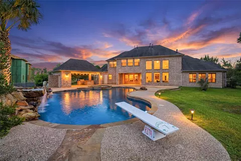 8802 Saxonwood Ct, Richmond, TX 77469