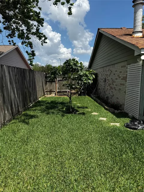 10119 Towne Mist Dr, Sugar Land, TX 77498