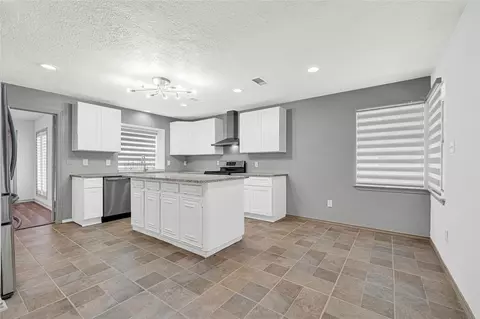 705 Holly Springs Ct, Conroe, TX 77302