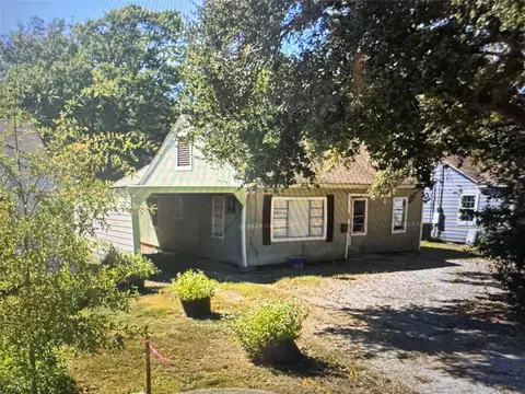 933 Pecos Ave, Port Arthur, TX 77642