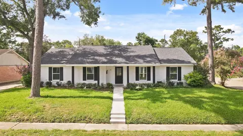 5943 Greenmont Dr, Houston, TX 77092