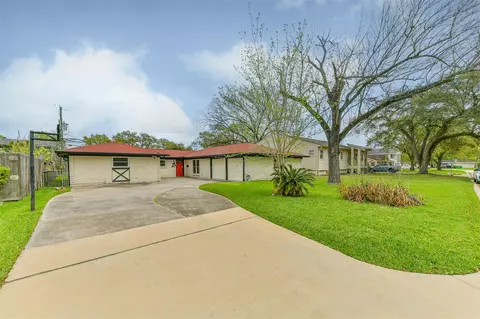 1422 Cedarbrook Ct, Seabrook, TX 77586