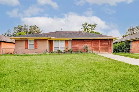 230 Bizerte St, Houston, TX 77022