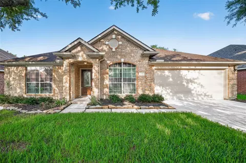 827 N Wellsford Dr, Pearland, TX 77584