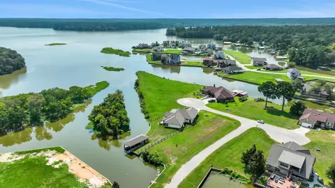 11 Peninsula Pt, Huntsville, TX 77340