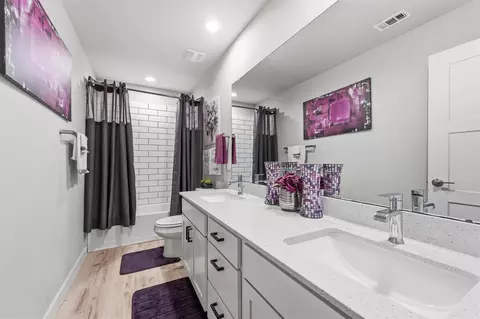 Bath - 22803 Theodoli Dr, Katy, TX 77449 photo 4 of 4