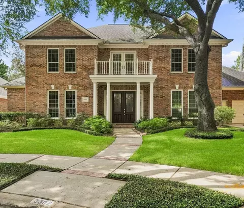 3302 Woodbrook Ln, Sugar Land, TX 77478
