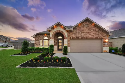 101 Bayou Bend Ct, Angleton, TX 77515