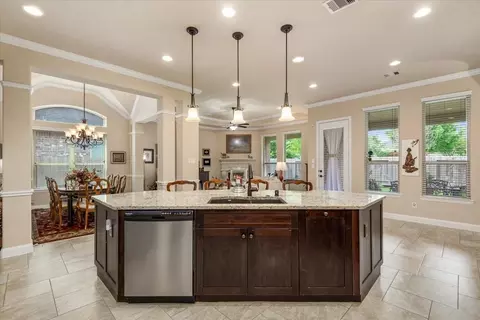 Kitchen - 3771 Pinebrook Hollow Ln, Spring, TX 77386 photo 3 of 4