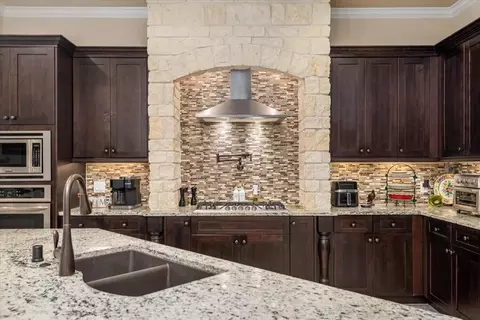 Kitchen - 3771 Pinebrook Hollow Ln, Spring, TX 77386 photo 4 of 4