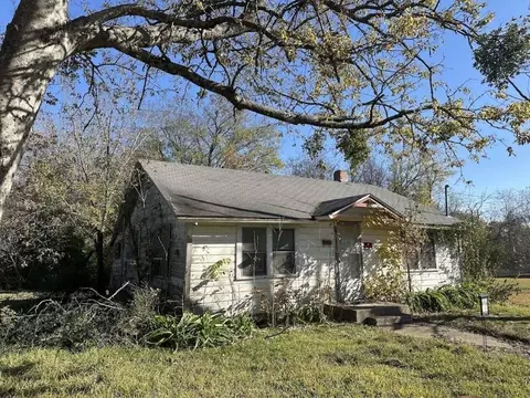 1121 Norris St, Commerce, TX 75428