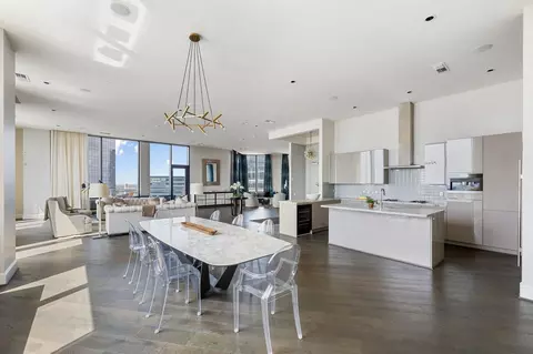 1409 Post Oak Blvd #2702, Houston, TX 77056
