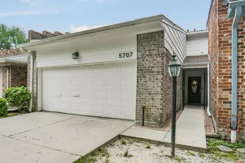 5707 Innsbruck St, Bellaire, TX 77401